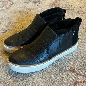 TOMS Paxton Faux Fur Lined Black Flats